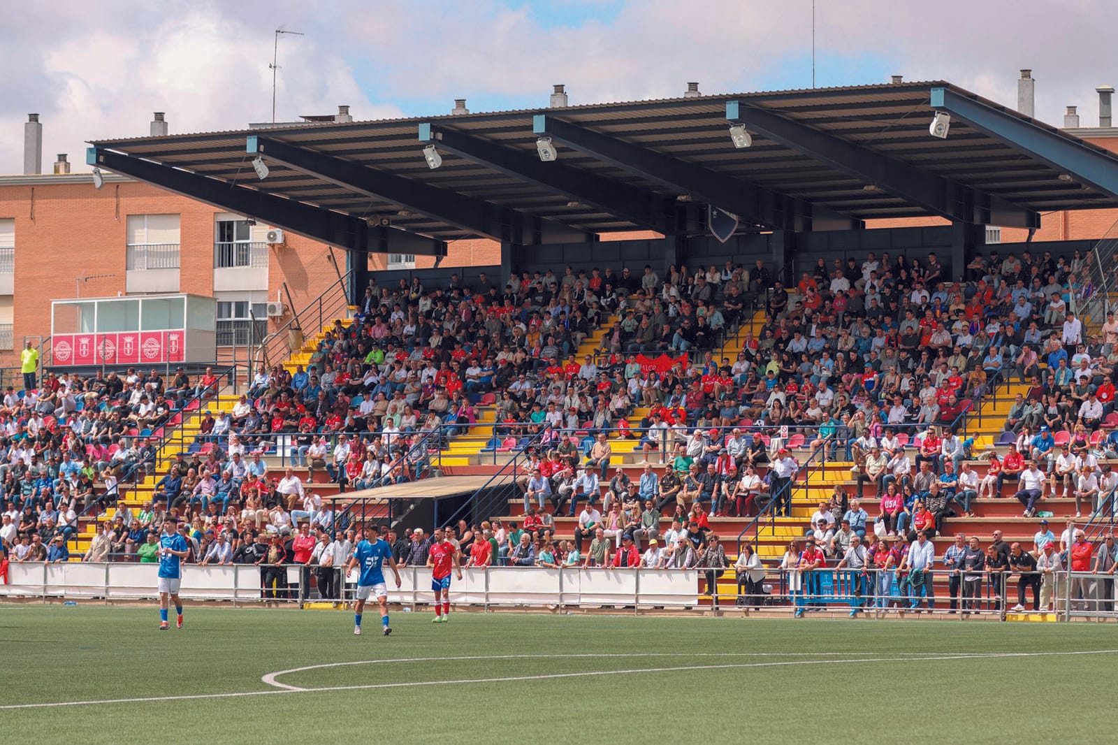 Entrada triunfal en la Semana Santa para el fútbol nazareno