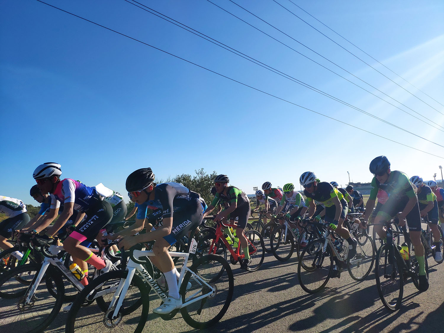 La 1ª edición de la Clásica Internacional de ciclismo no se libró del calor