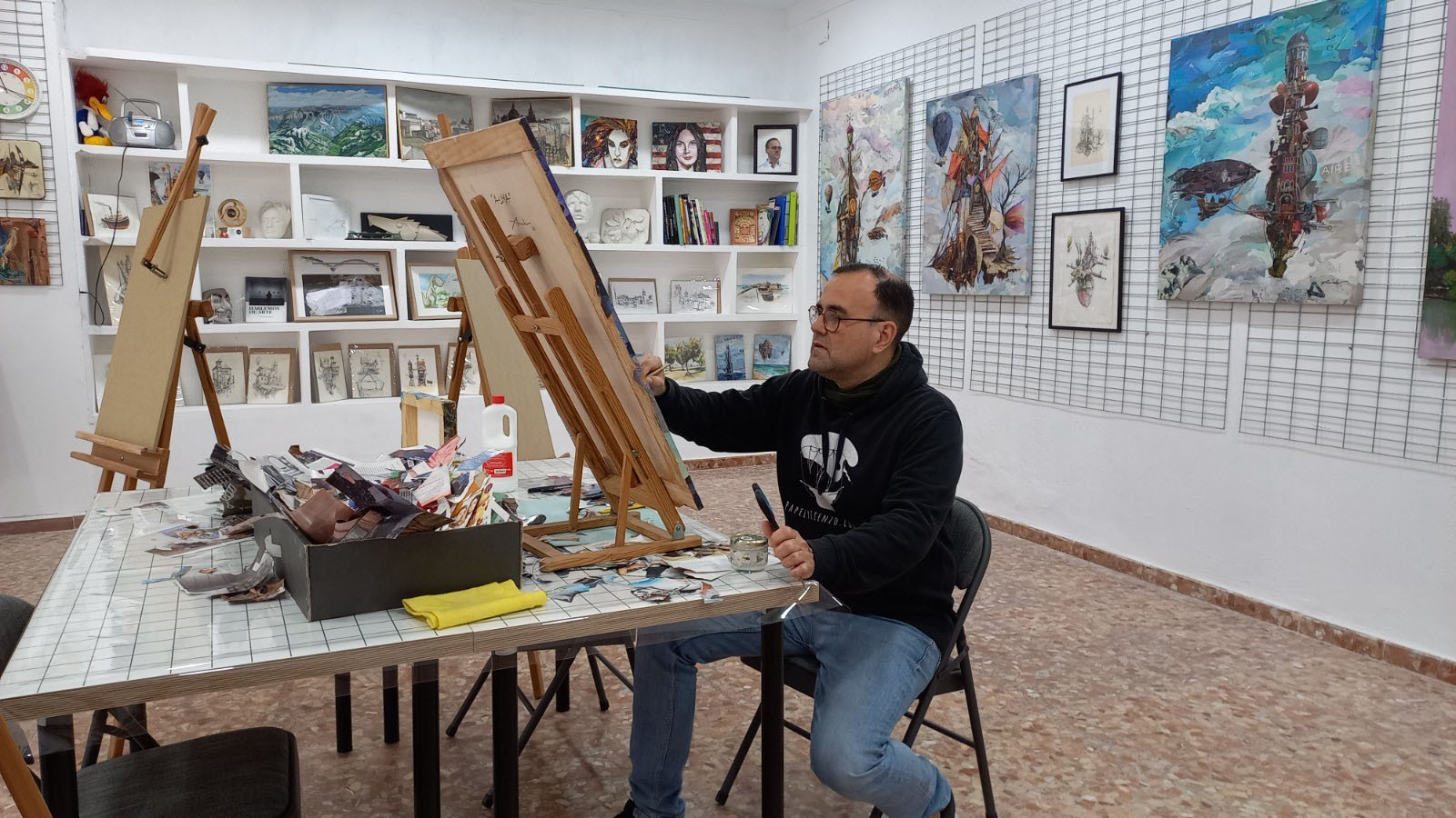 Un collage de Amador Sevilla, el mejor en un concurso internacional
