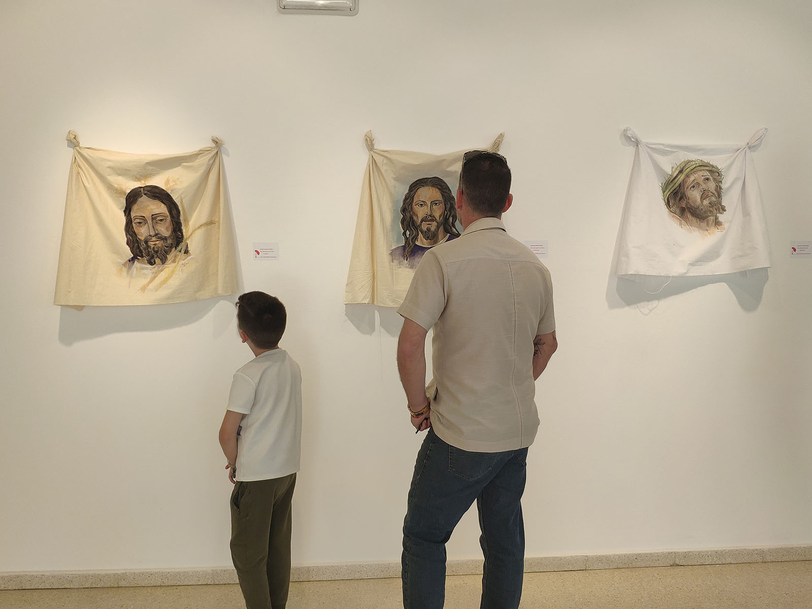 Soledad Delgado Pizarro presenta las síndones nazarenas