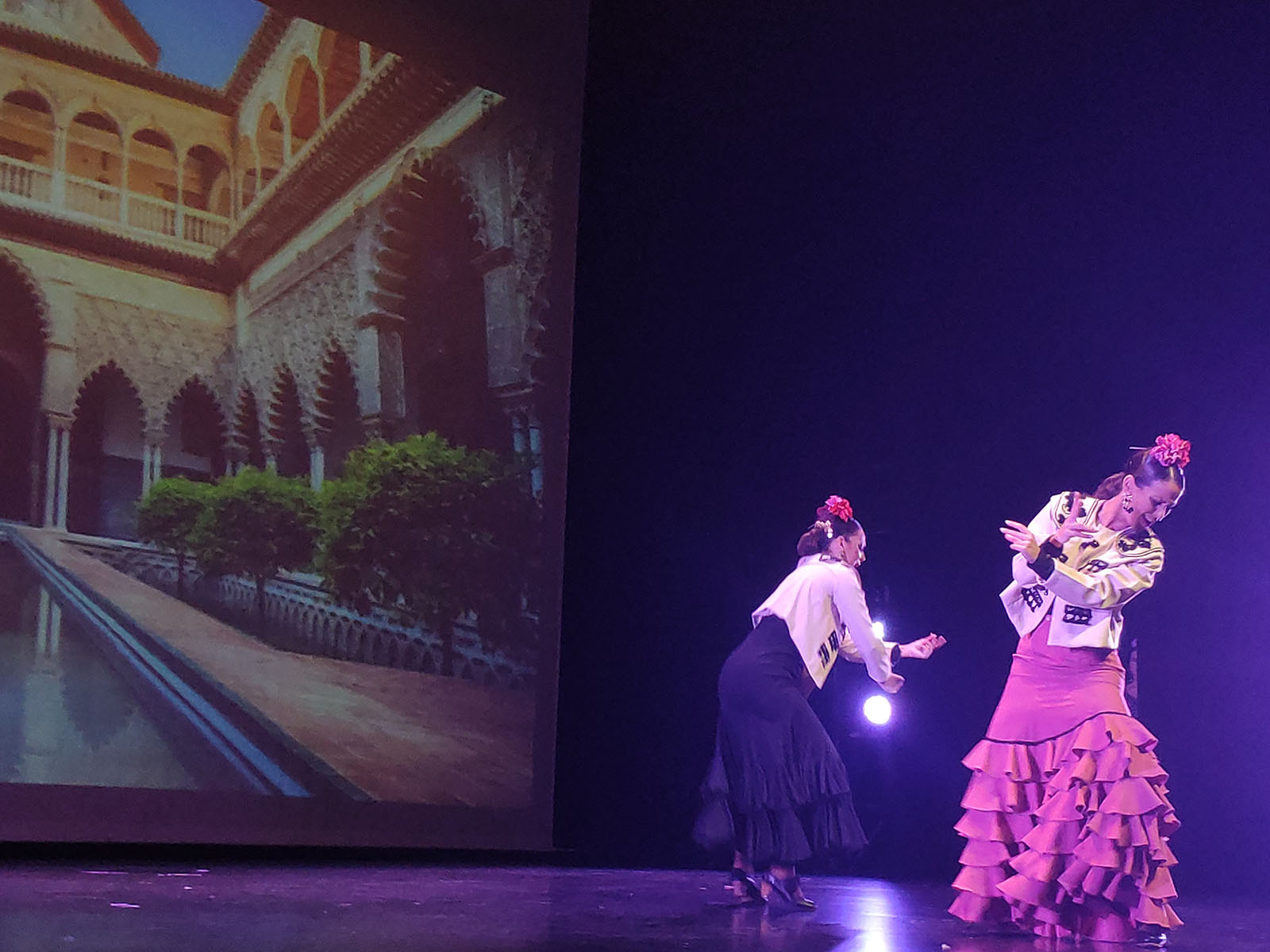 Las academias de baile celebraron su anual convivencia en el teatro