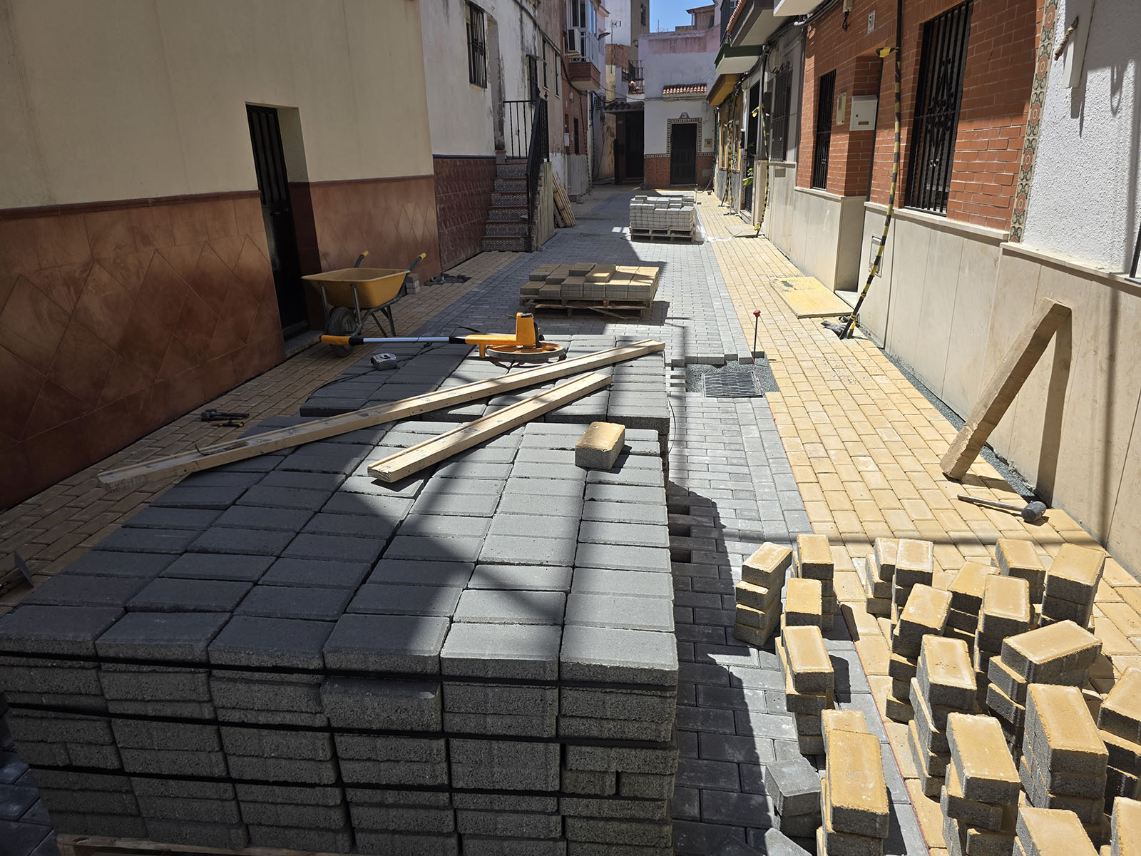 La renovación integral de la calle Templarios avanza a buen ritmo