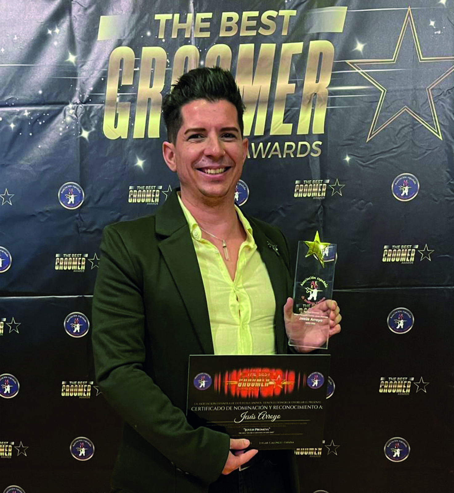 Jesús Arroyo recibe el Premio Joven Promesa nacional en peluquería canina