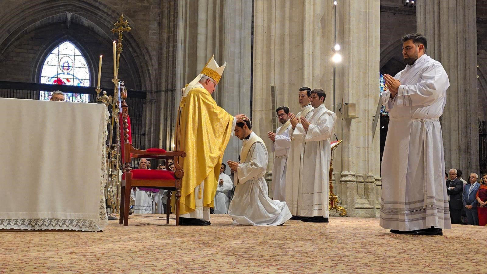 Teodomiro Ortega Fernández se ordena como sacerdote