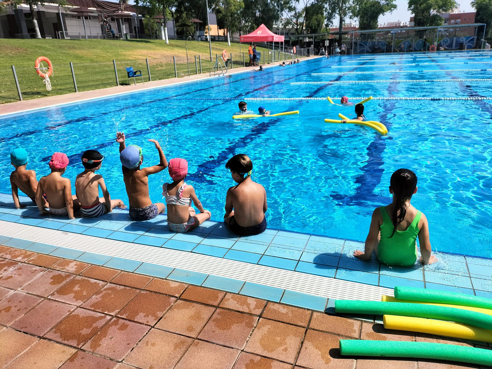 Un verano de ocio y actividades en las piscinas
