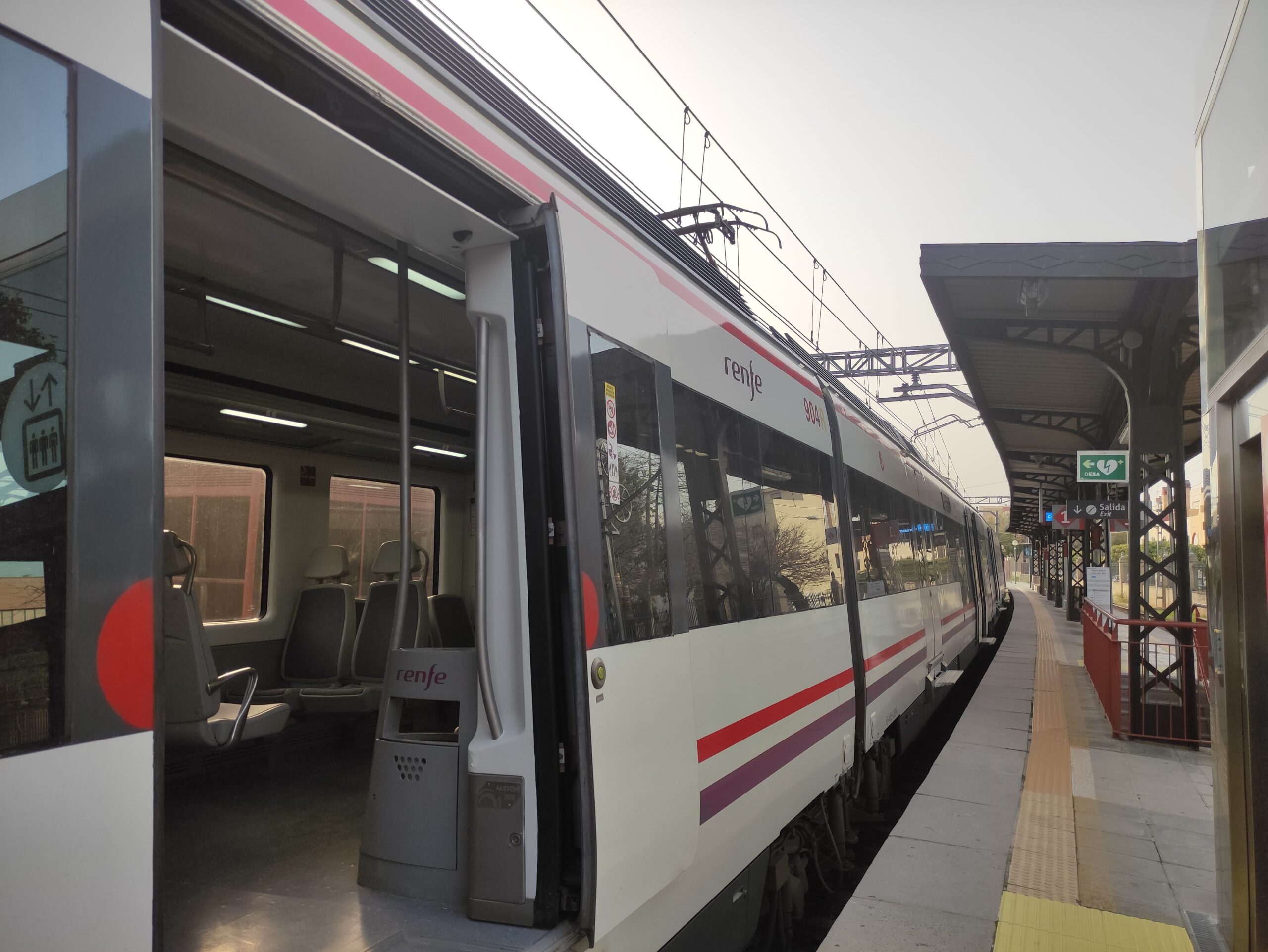 Renfe mejora el castillete de los ascensores de la estación de Dos Hermanas