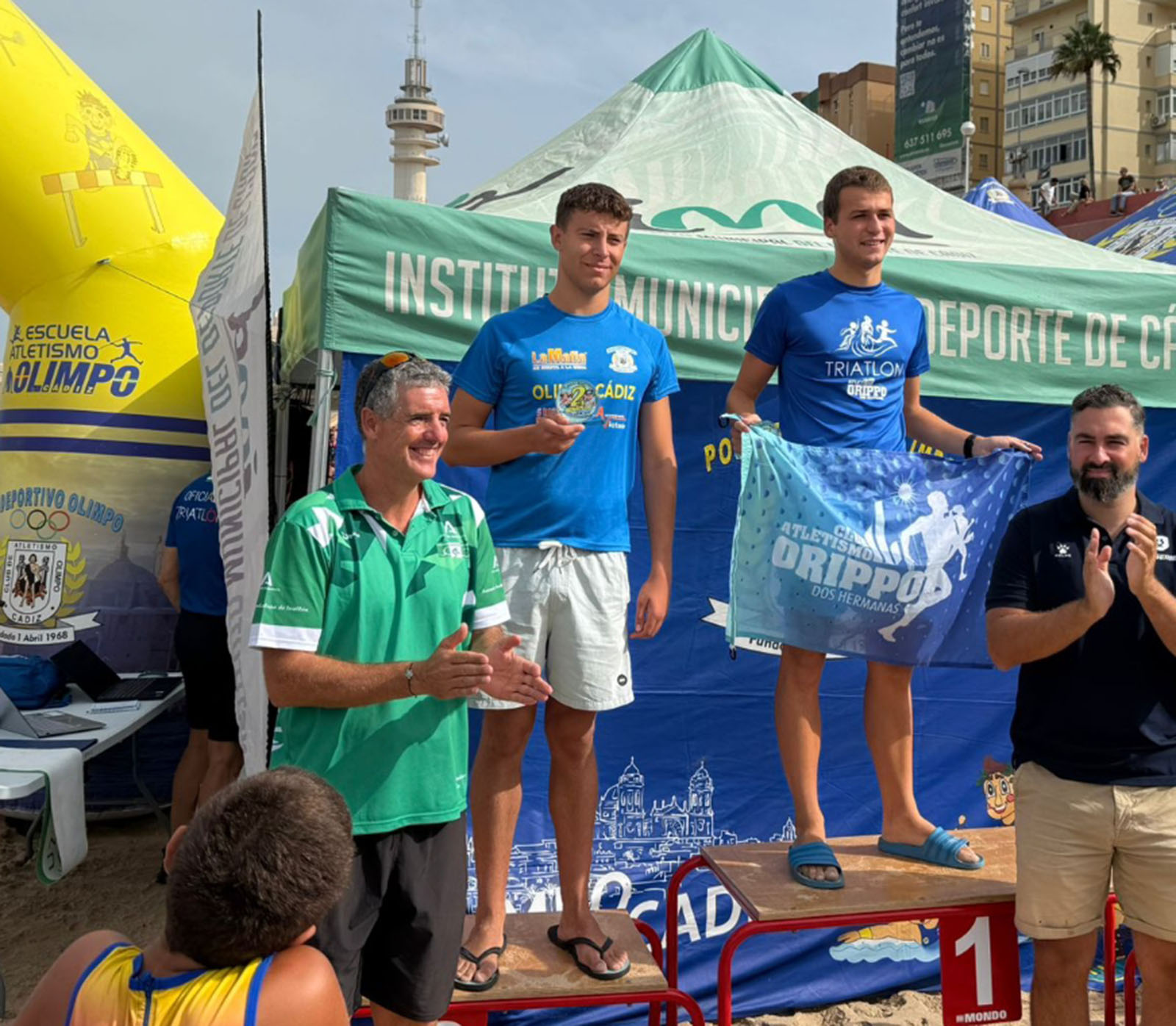 Triple podio para el Triatlón Orippo en la playa de Cádiz