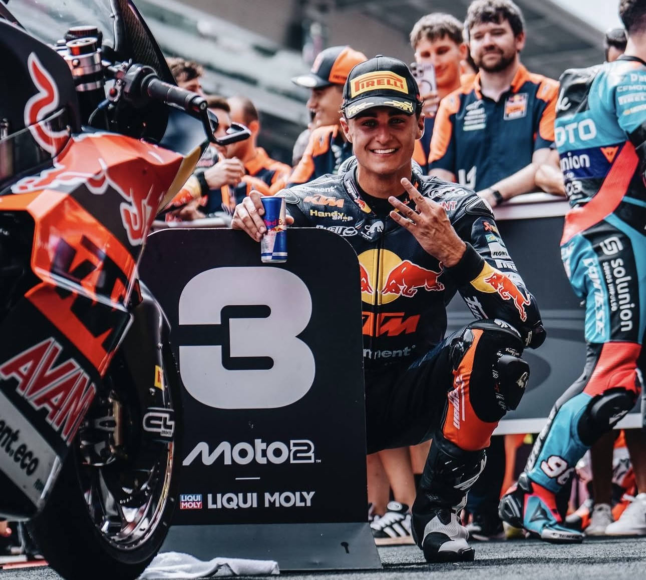Daniel Muñoz se estrena en el podio de Moto2 en Montmeló