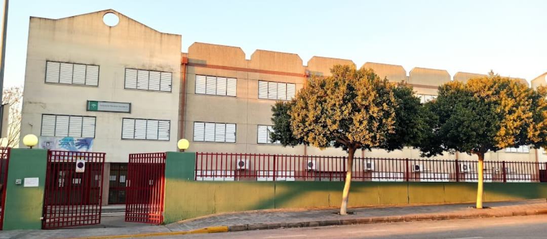 Sin transporte escolar para 75 alumnos del IES María Galiana