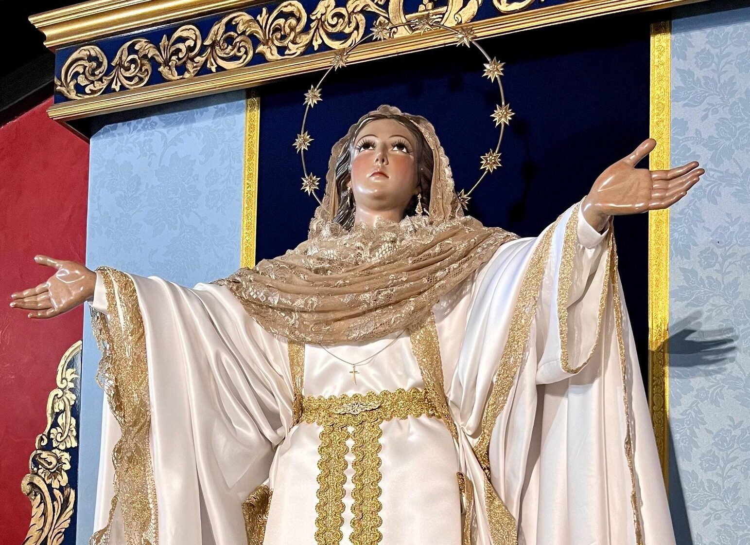 Besamanos de la Asunción por el 75 Aniversario de su Dogma