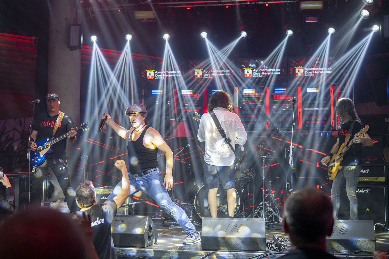 La lluvia no impidió que se disfrutara de la gran noche del rock