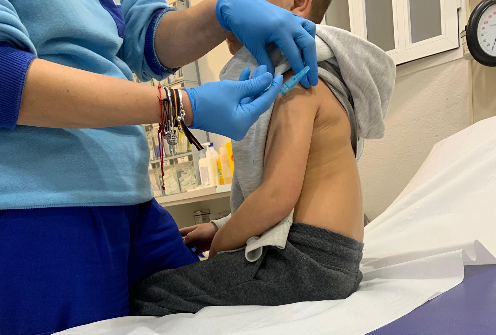 La campaña semanal de vacunación gripal sin cita sigue su curso