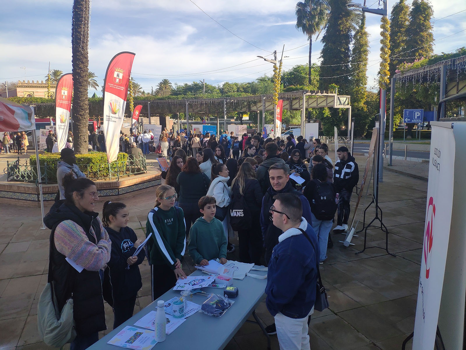 Encuentro de entidades sociales y centros educativos en El Arenal