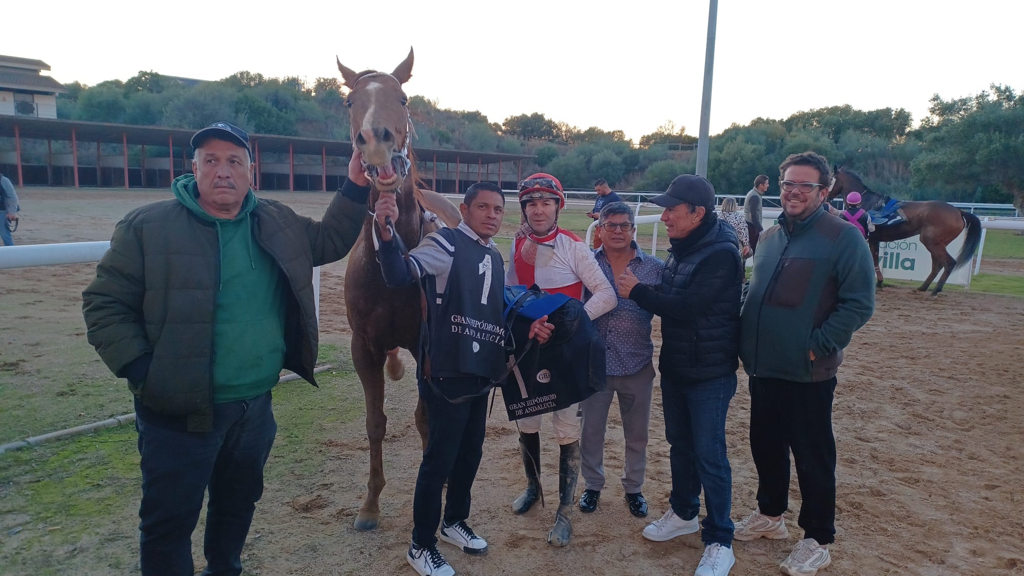 La jornada inaugural en el hipódromo deja doblete de Janacek