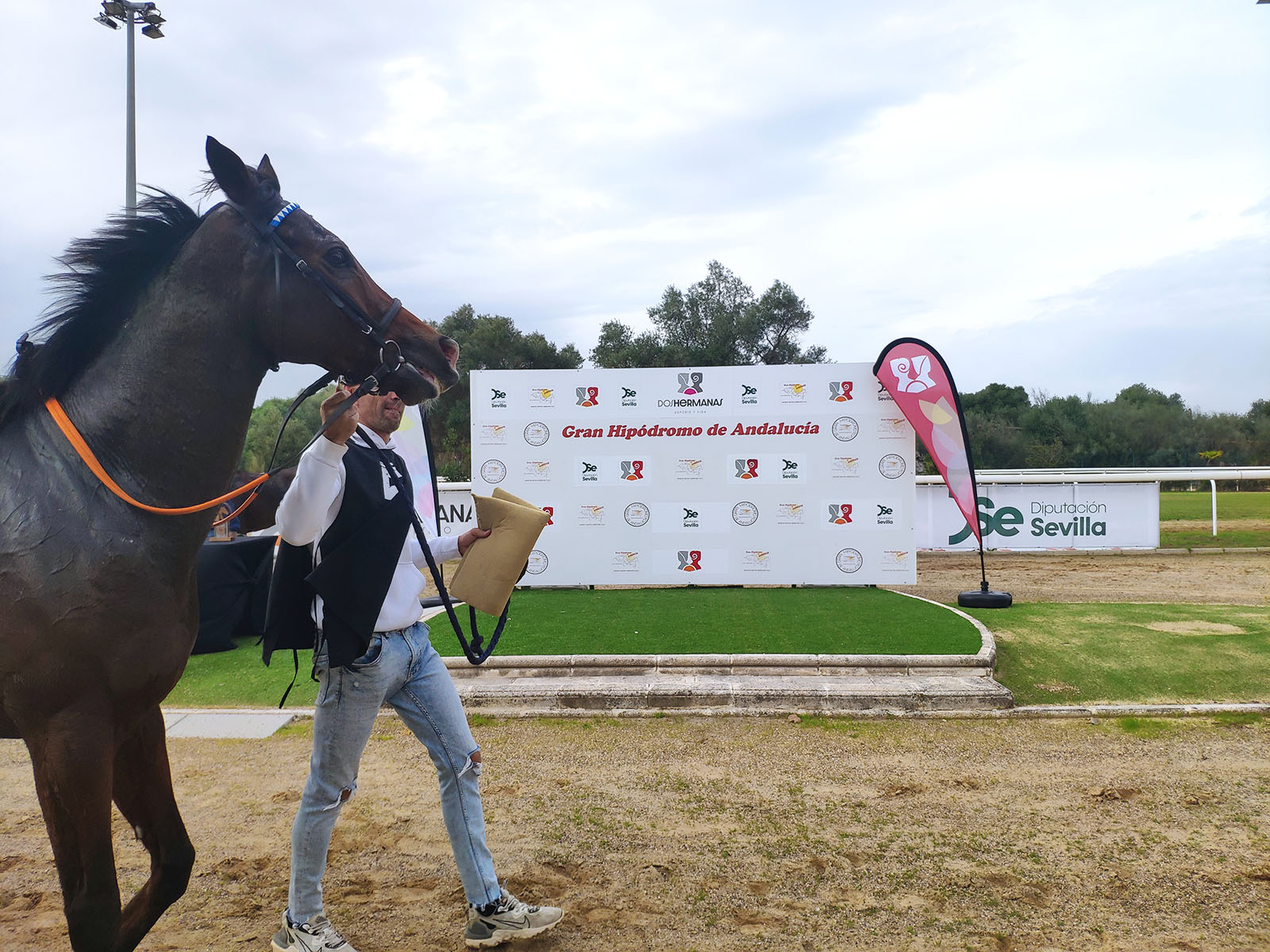 Primera jornada de la nueva temporada de carreras de caballos