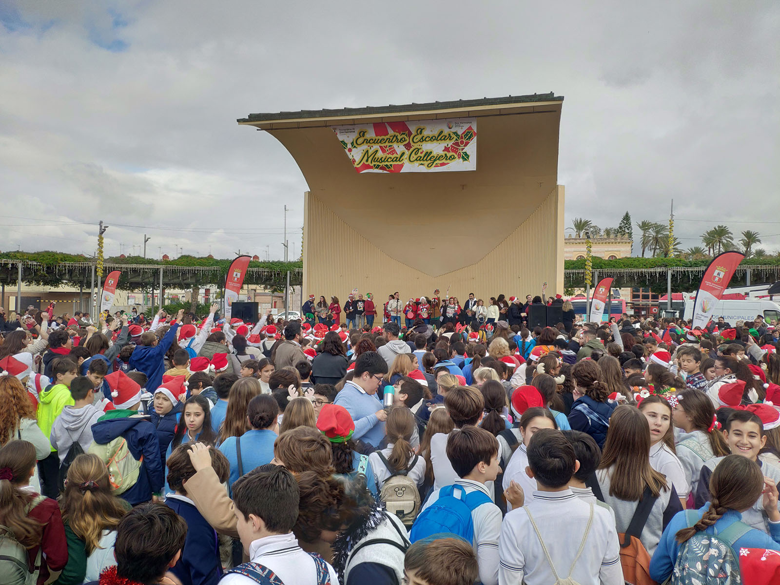 Los escolares de Dos Hermanas volvieron a cantarle a la Navidad