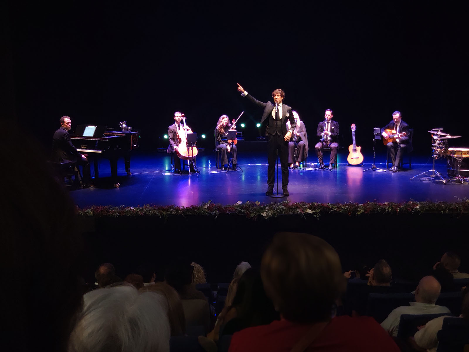 Manuel Lombo volvió a cantar a su pueblo por Navidad