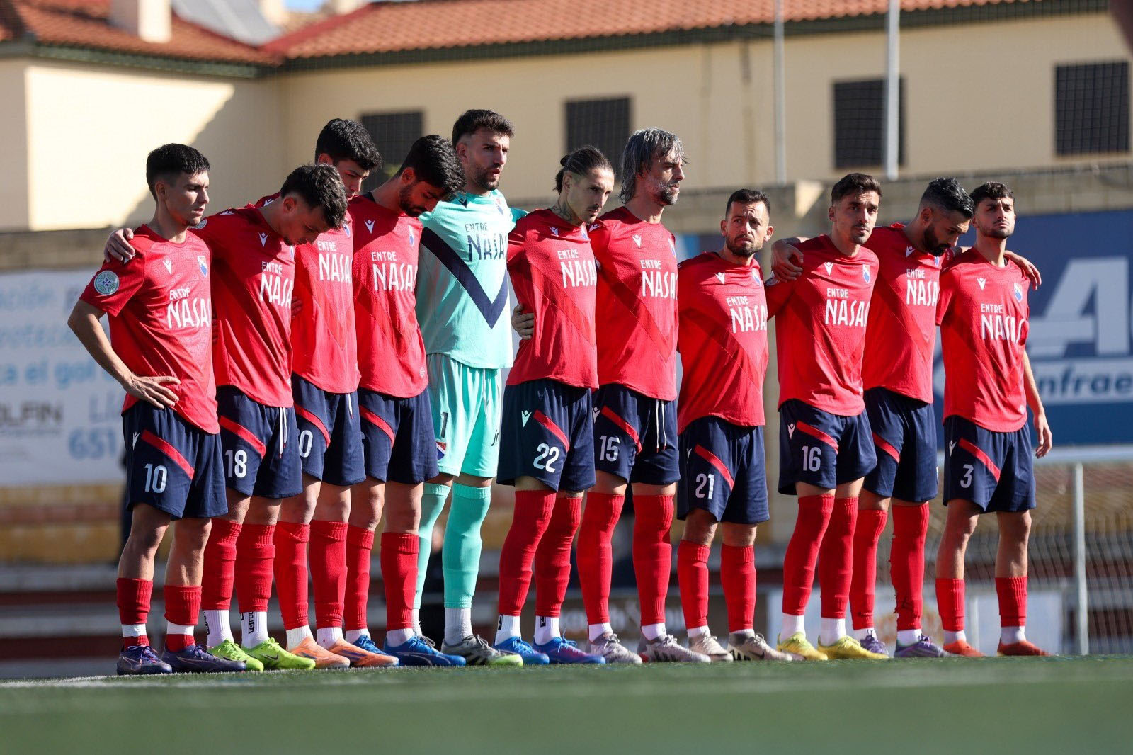 Derbi nazareno y duelos de altura en un domingo de fútbol frenético