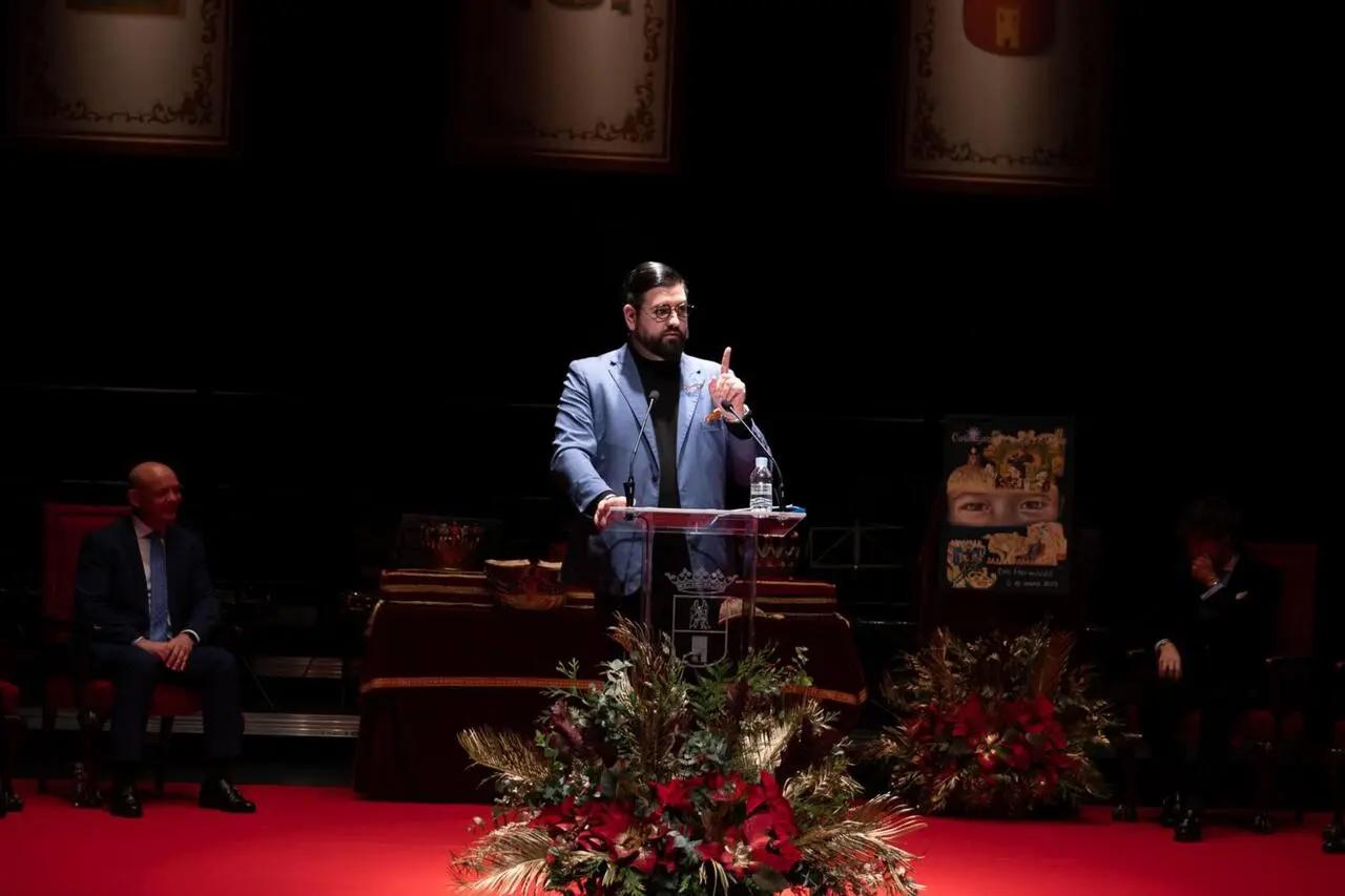 El pleno aprueba la medalla de oro de la ciudad a Manu Sánchez