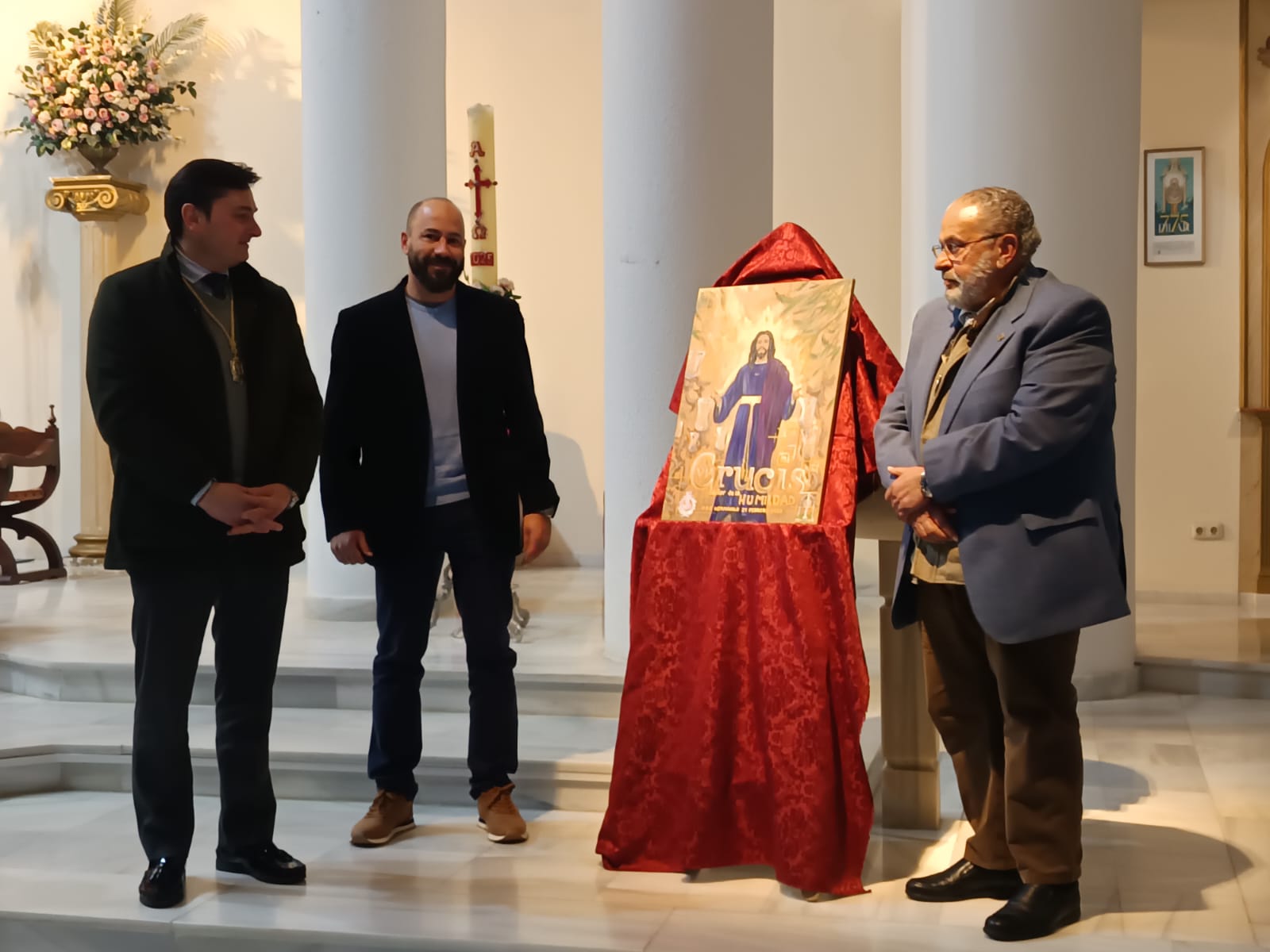Manuel Jesús Muñoz Soriano pinta el cartel del Vía Crucis