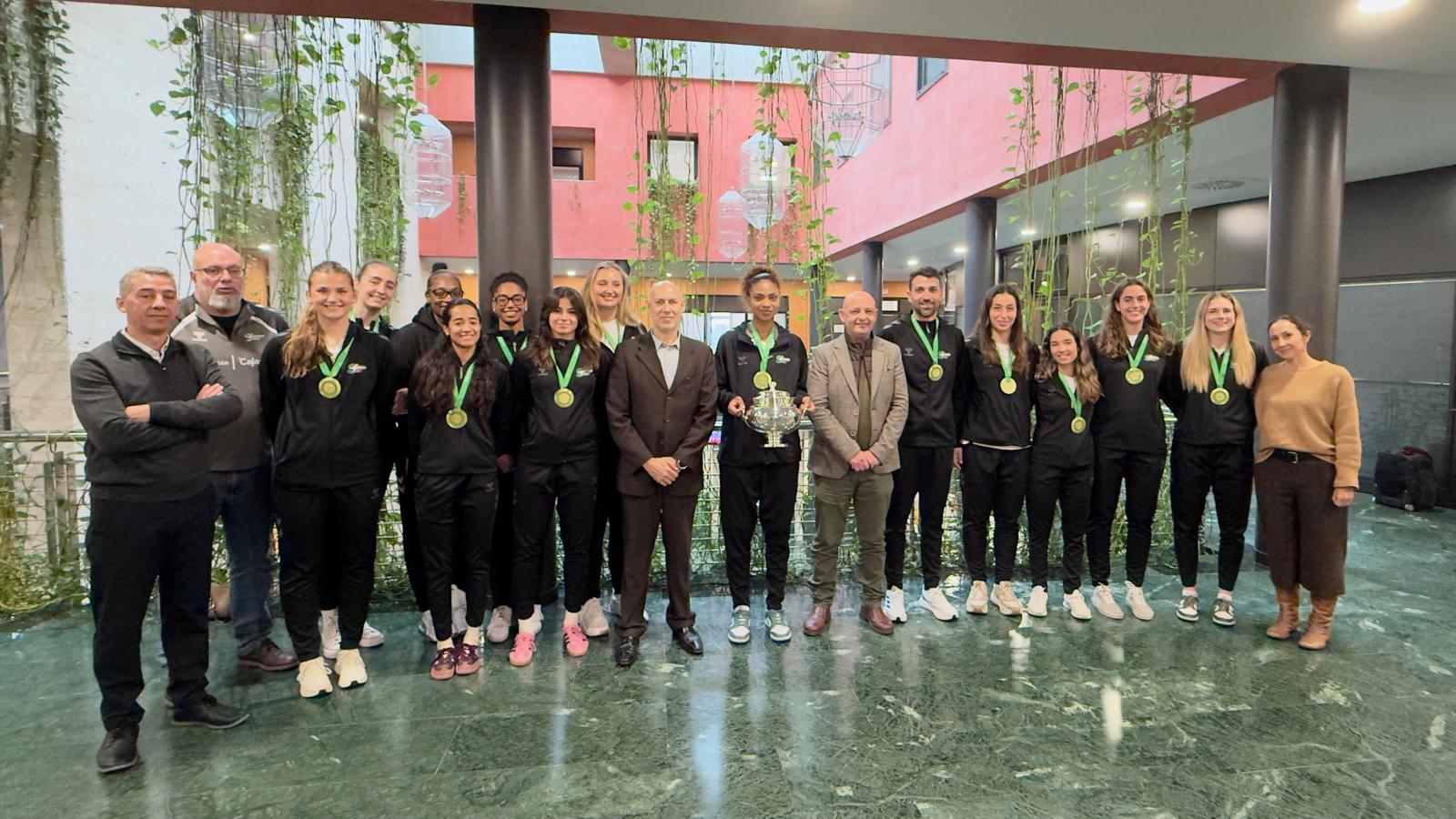 El alcalde recibe a las campeonas de la Copa de la Reina