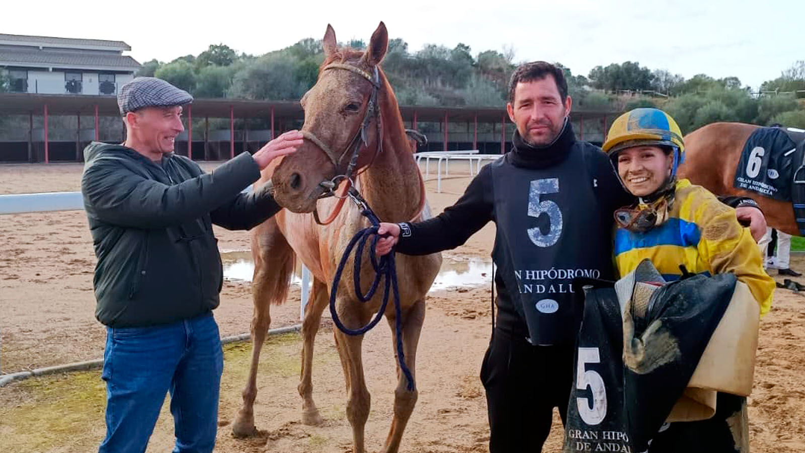 Triplete vencedor de Denisa Sikorova en el hipódromo