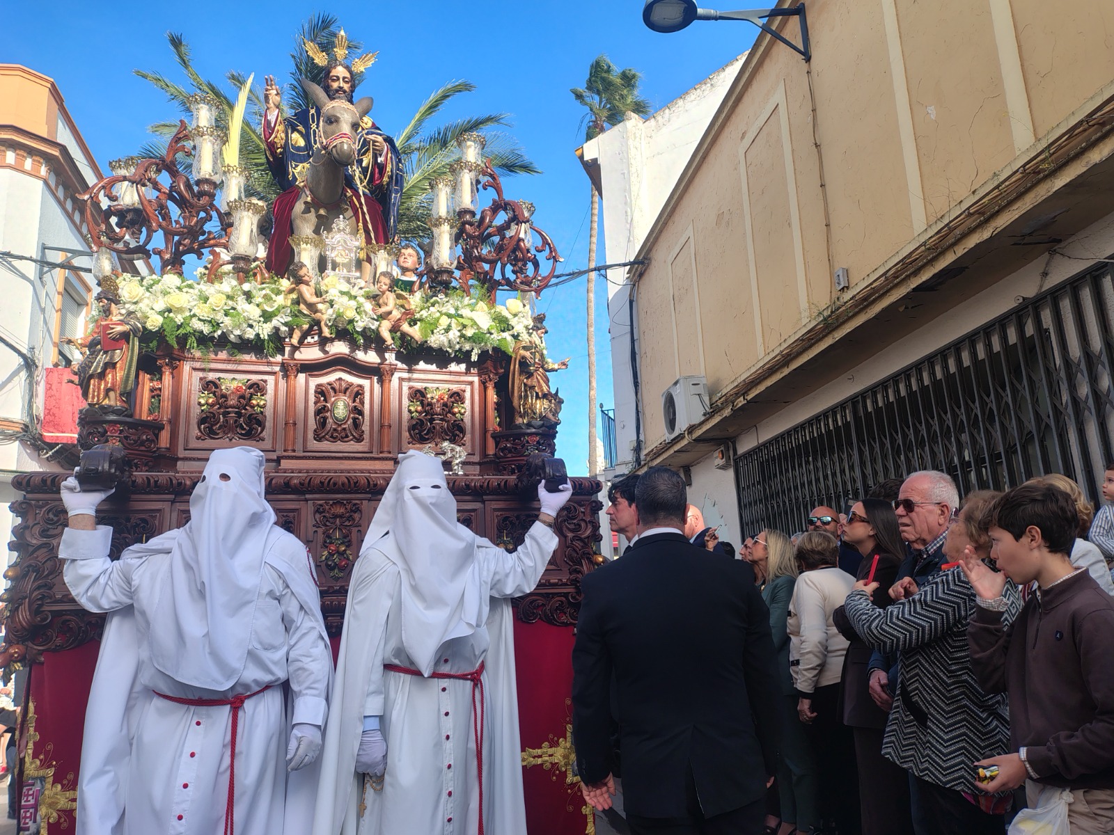 La ilusión blanca de La Borriquita el Domingo de Ramos