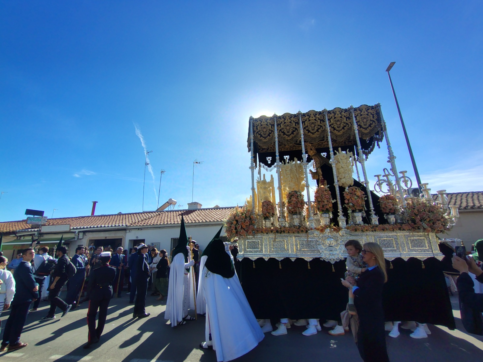 El Cautivo abraza a las Casas Baratas en un Domingo de Ramos de efemérides