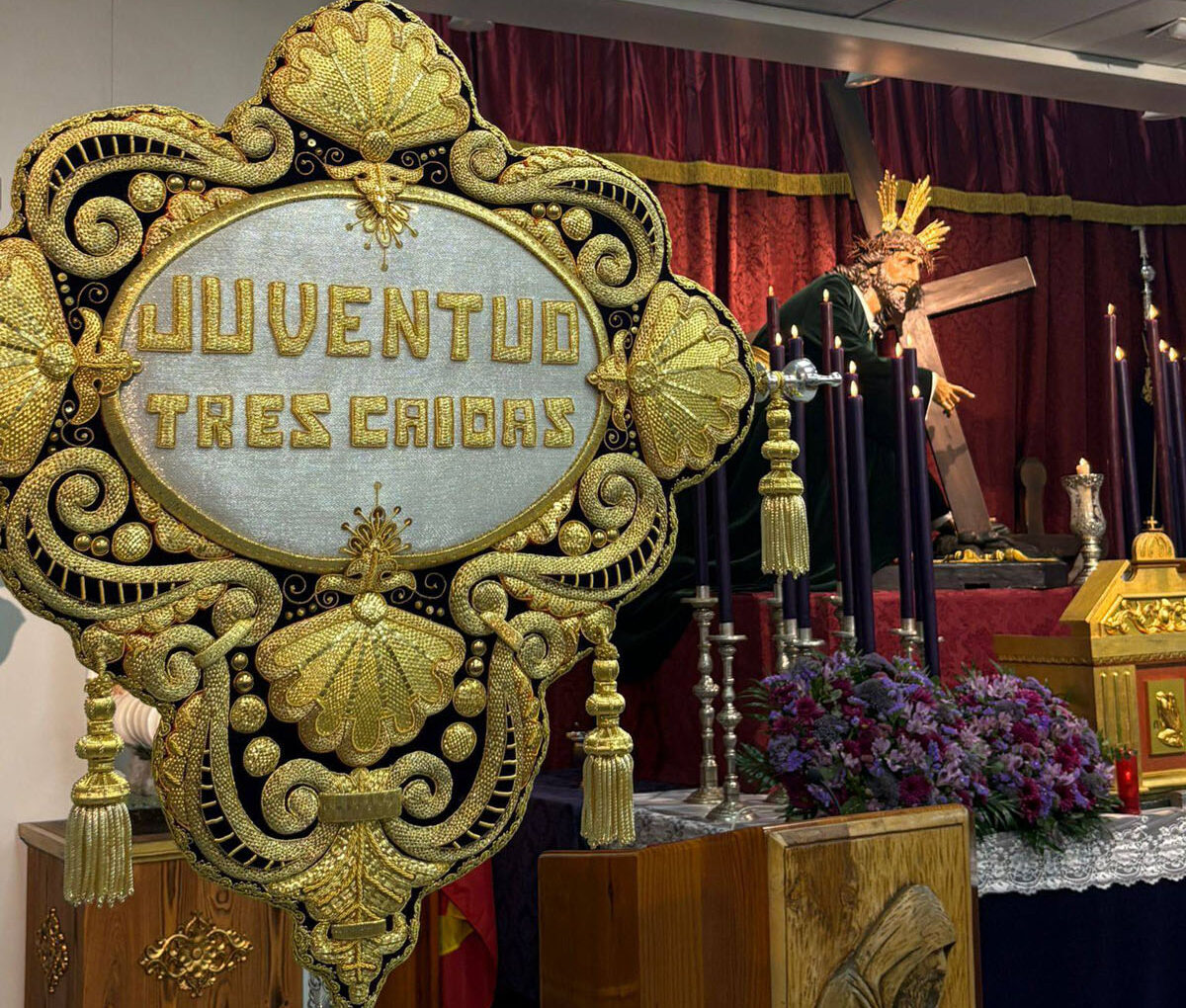 Nuevo banderín del Grupo Joven de Tres Caídas