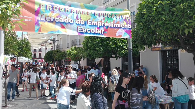 Mercado de Emprendimiento Escolar en La Mina