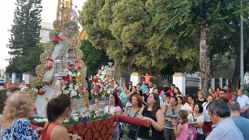 Traslado de la Virgen del Rocío a la casa hermandad de Cautivo para las confirmaciones