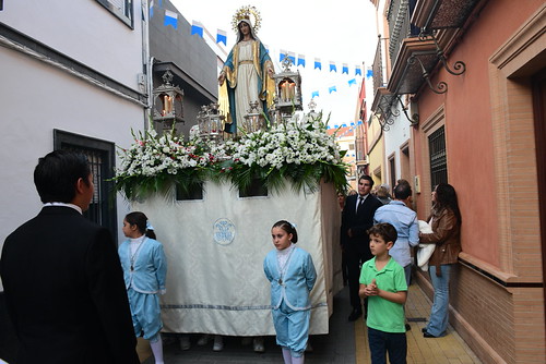 Procesión de la Virgen Milagrosa Colegio Sagrada Familia