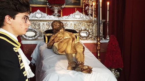 Besapié al Santo Cristo Yacente de Santo Entierro