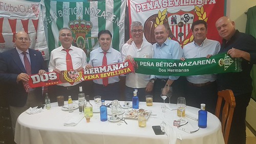 Comida de convivencia entre las peñas bética y sevillista por el derbi